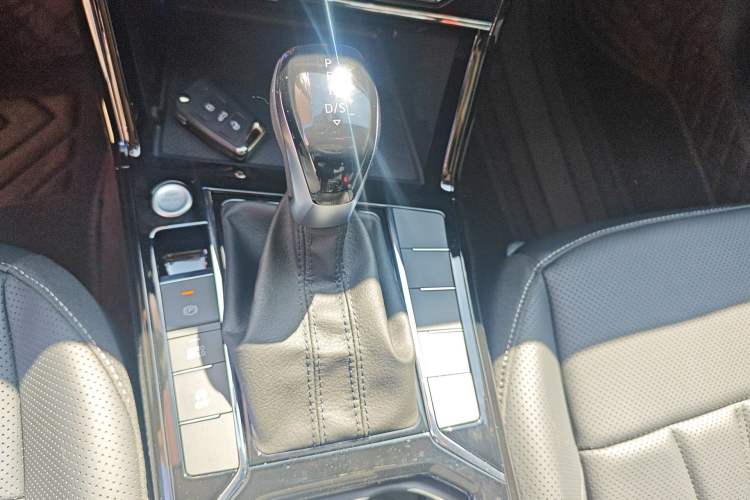 Used Volkswagen Passat 2026 Model, Outstanding 380TSI Longteng Edition Gear Lever