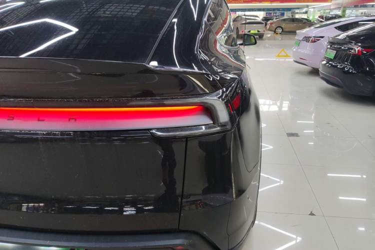 Used Tesla Model Y L 2025 Model Long-Range All-Wheel-Drive Version
