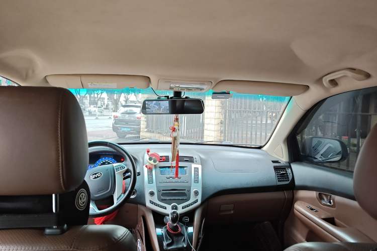 Used BYD S6 2014 2.0L Manual Luxury 5-Seater