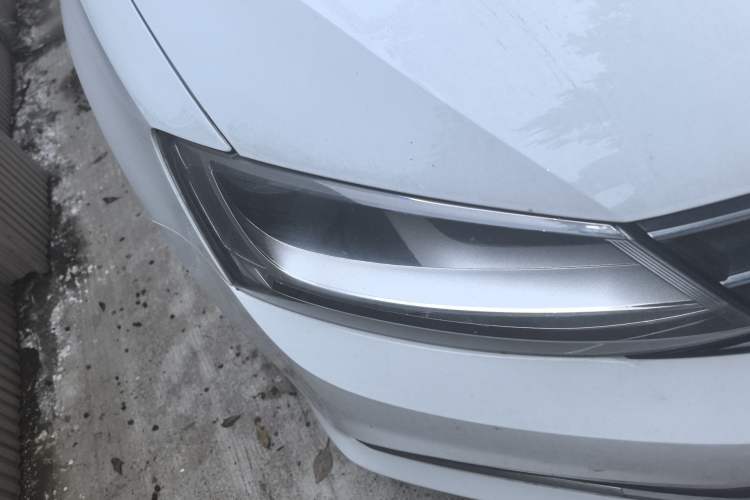 Used Volkswagen Sagitar 2017 1.6L Automatic Comfort Model Right Front Headlight