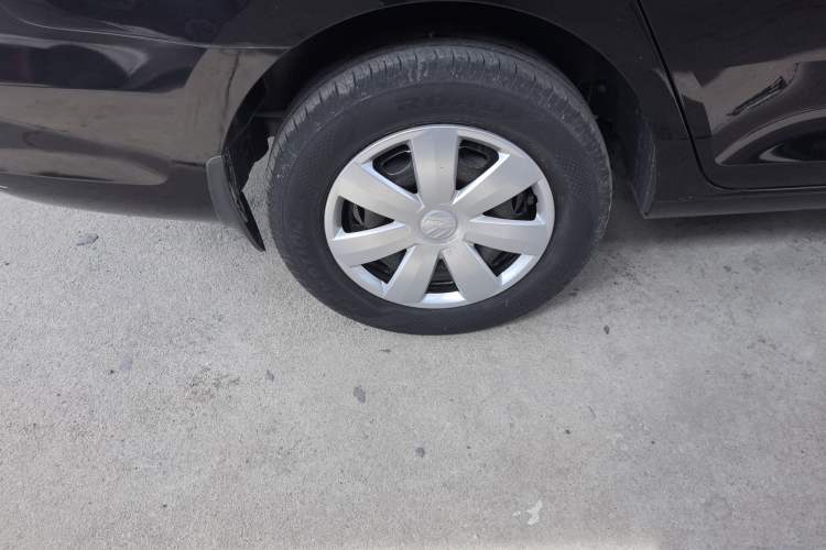 Used Volkswagen Santana 2015 1.6L Manual Fashion Edition Exterior 5