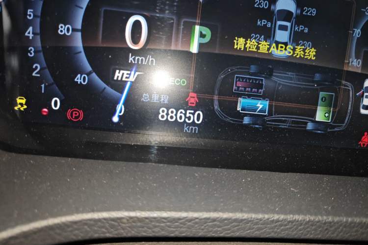 Used BYD Qin New Energy 2015 1.5T Dual-Crown Flagship Plus Edition Odometer Close Up