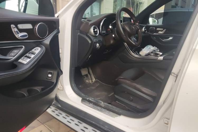 Used Mercedes-Benz GLC 2017 GLC 260 4MATIC Luxury Model
