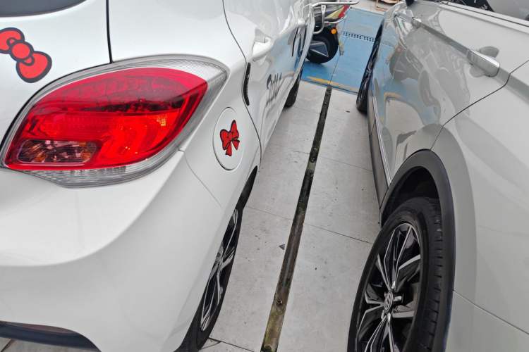 Used CHANGAN OSHAN Benni E-Star 2020 Heart Edition Lithium Iron Phosphate (31.18 kWh) Exterior 6