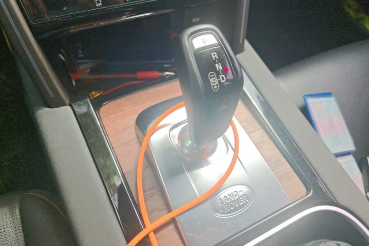 Used Land Rover Discovery Sport 2020 249 PS R-Dynamic Performance Tech Edition 7 Seats Gear Lever