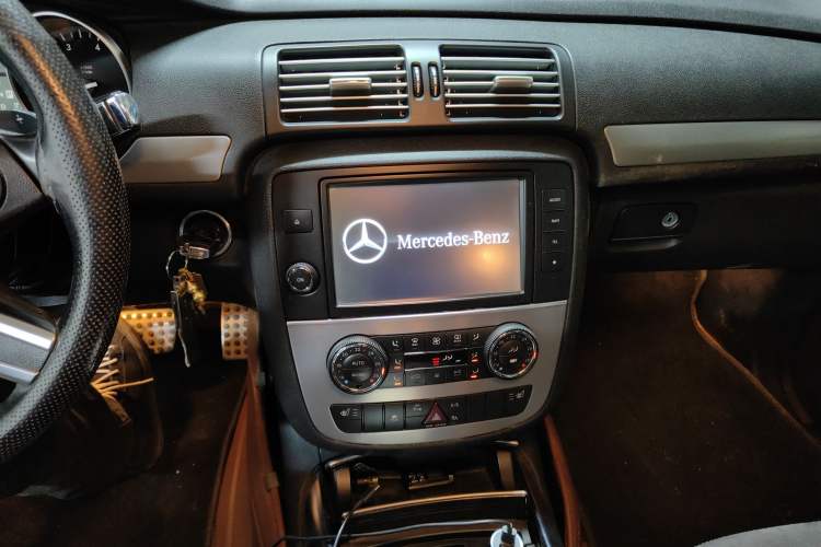 Used Mercedes-Benz R-Class 2014 R 320 4MATIC Business Model