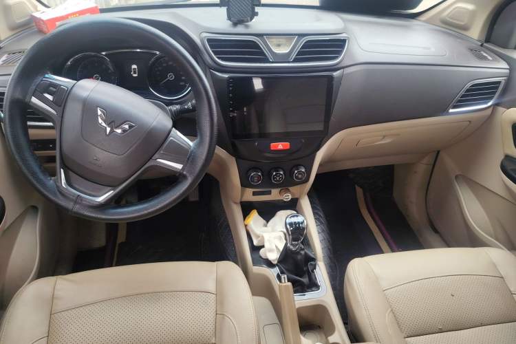 Used Wuling Hongguang 2015 1.5L S1 Comfort China V Standard Center Console