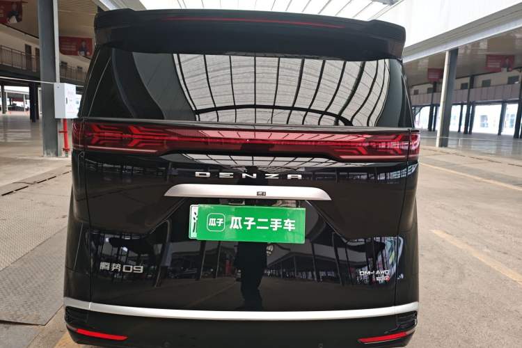 Used Denza D9 2025 DM-i Smart Drive 1020 Four-Wheel Drive Premium Model