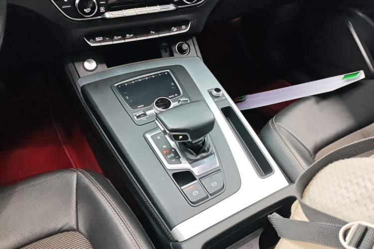 Used Audi Q5L 2018 40 TFSI Prestige Fashion Edition China V Gear Lever