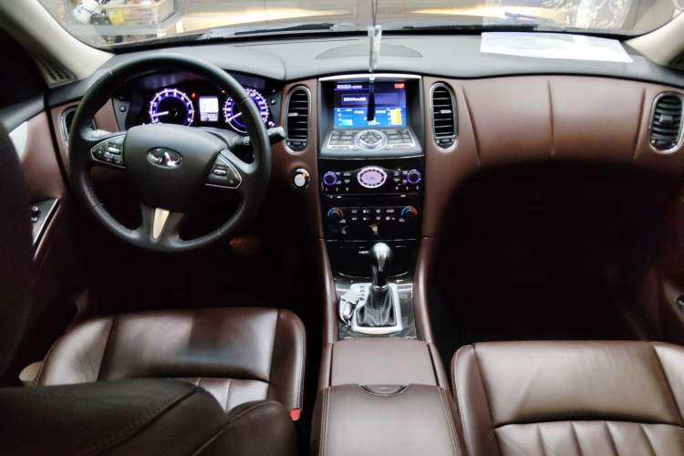 Used Infiniti QX50 2015 2.5L Enjoyment Edition Center Console