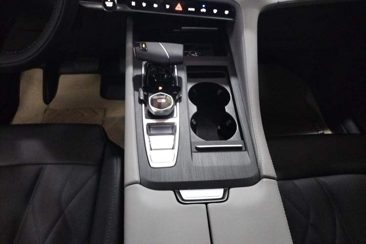 Used CHANGAN CS75 PLUS 2024 3rd Generation Champion Edition 1.5T Intelligent Drive Dynamic Model Gear Lever