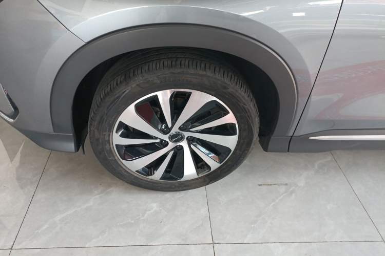 Used BYD Song PLUS New Energy 2024 HONOR Edition DM-i 110km Flagship Model Left Front Wheel Hub
