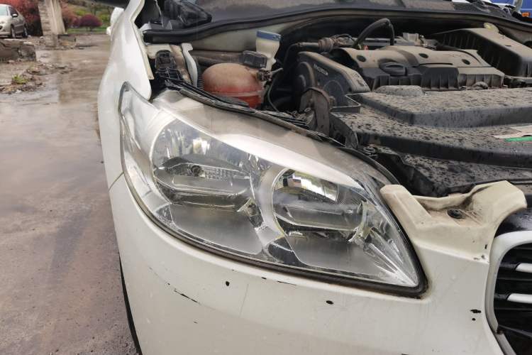 Used Peugeot 301 2016 1.6L Manual Comfort Edition Right Front Headlight