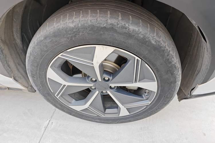 Used AION V 2024 Plus 70 Tech Edition Lithium Iron Phosphate
