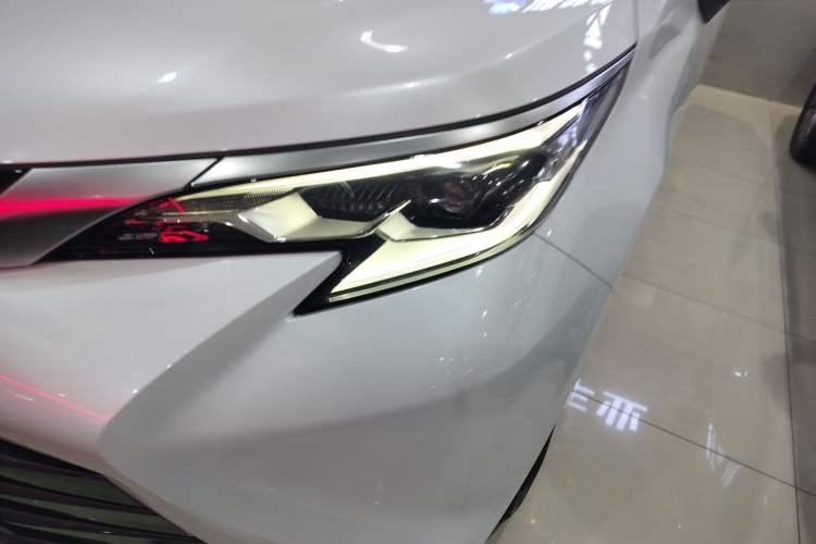 Used Toyota SIENNA 2021 2.5L Hybrid Luxury Edition