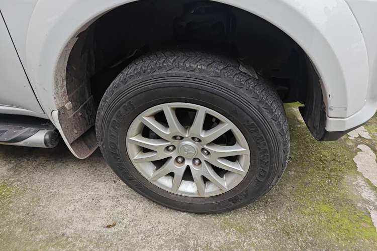 Used Mitsubishi Pajero Sport 2013 3.0L Automatic Two-Wheel Drive Luxury Edition
