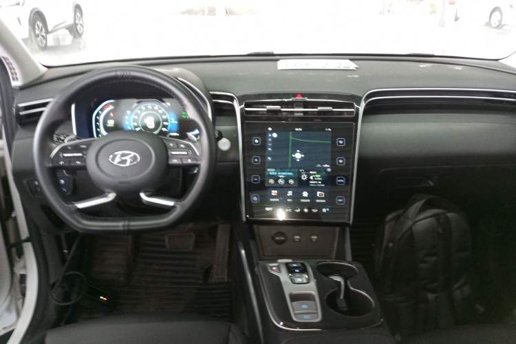 Used Hyundai Tucson 2023 Tucson L 1.5T Automatic Two-Wheel Drive DLX Luxury Edition Center Console