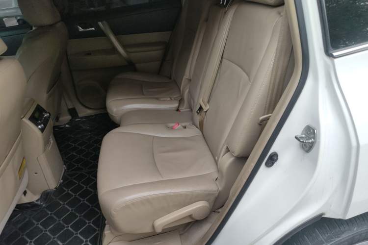 Used Toyota Highlander 2012 2.7L Two-Wheel Drive 7-Seater Luxury Edition Left Rear Seat