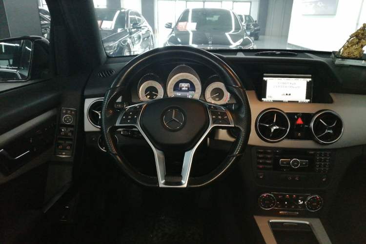 Used Mercedes-Benz GLK-Class 2015 GLK 300 4MATIC Fashion Edition Ultimate Version
