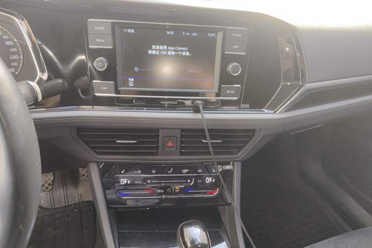 Used Volkswagen Sagitar 2019 280TSI DSG Luxury Model China V Emission Standard Audio And AC Panel