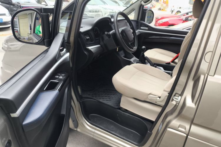 Used FORTHING Lingzhi 2022 M5 1.6L Practical Model 5 Seats Driver Seat