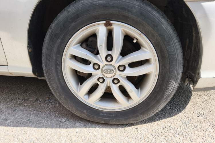 Used Hyundai Celesta 2011 1.6L Manual Comfort Edition Right Front Wheel Hub