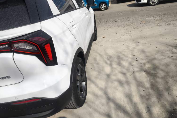 Used Geometry E Firefly 2024 401 km Fluorescent