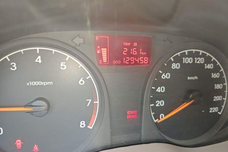 Used Hyundai Verna (older generation) 2010 Sedan 1.4L Manual Comfort GS Odometer Close Up