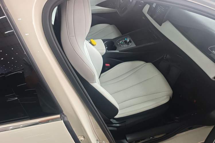 Used BYD Seal 06 New Energy 2024 DM-i 80KM Luxury Model Right Front Seat