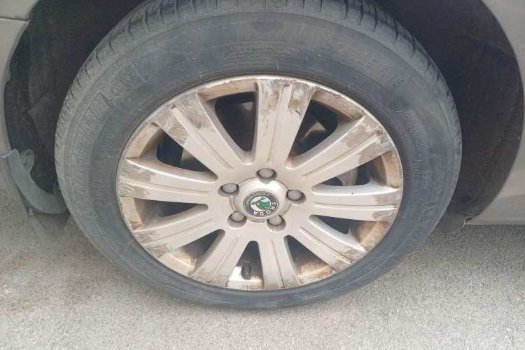Used Skoda Superb 2012 1.8TSI Automatic Prestige Edition Right Rear Wheel Hub