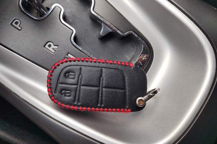 Used Dodge Journey 2013 2.4L Two-Wheel Drive Luxury Version