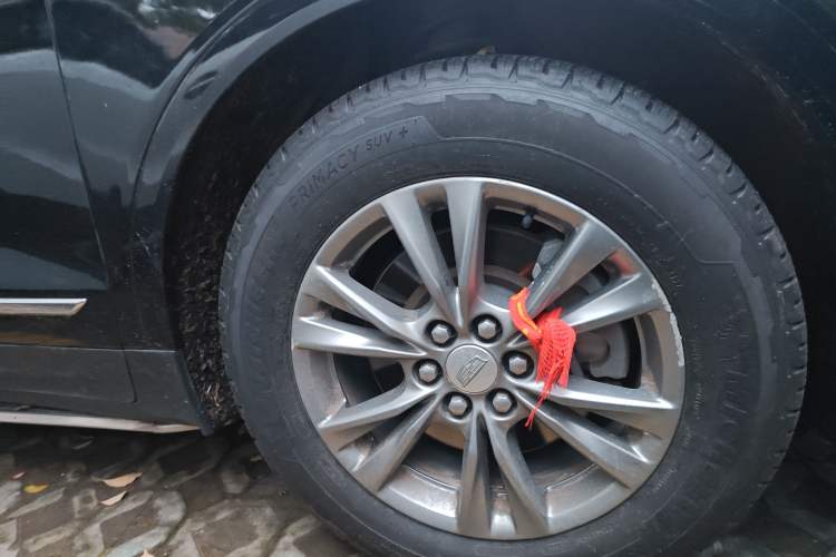 Used Cadillac XT5 2020 Revised Version 28T Luxury Edition Right Front Wheel Hub