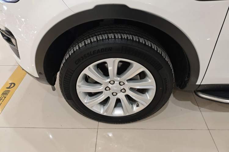 Used Land Rover Discovery Sport 2019 240 PS PURE Edition China VI Standard
