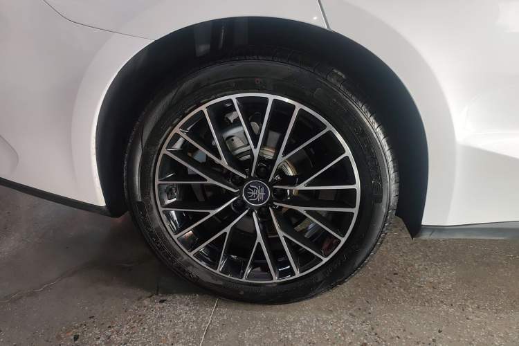 Used BYD Qin L 2025 DM-i Smart Drive 120KM Excellence Model
