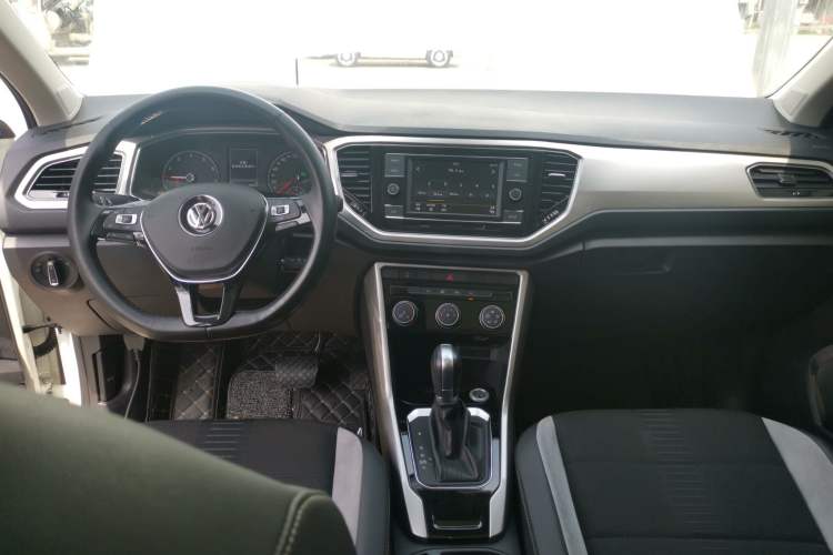 Used Volkswagen T-ROC 2020 230TSI DSG Two-Wheel Drive Advanced Version Center Console