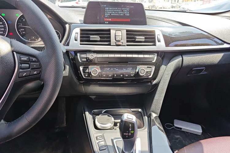 Used BMW 3 Series 2018 320Li Fashion Model Audio And AC Panel