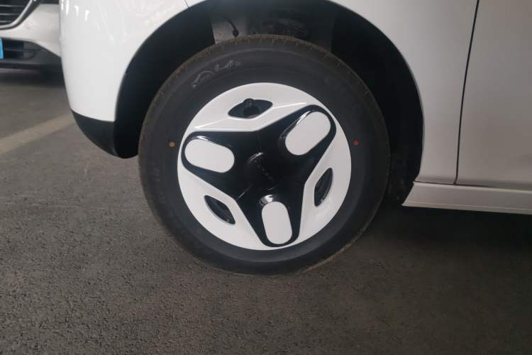 Used Geely Galaxy Panda 2025 210 km – Yuanqi Bear Left Front Wheel Hub