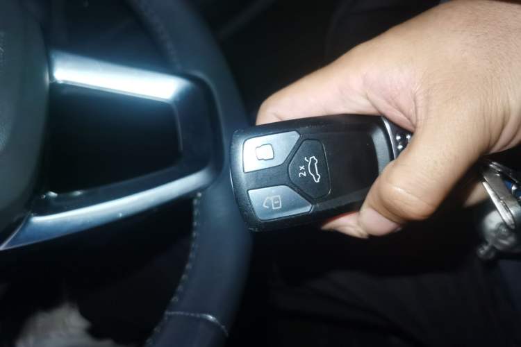 Used Audi Q5L 2020 Updated 40 TFSI Prestige Fashion Edition Vehicle Key