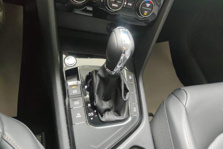 Used Volkswagen Tharu 2020 280TSI Two-Wheel Drive Luxury Plus Version China VI Standard Gear Lever