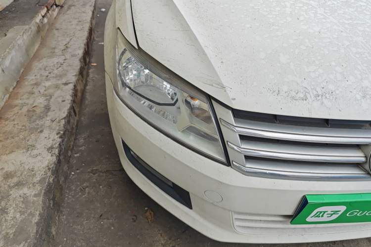 Used Volkswagen Santana 2013 1.6L Automatic Luxury Edition Right Front Headlight