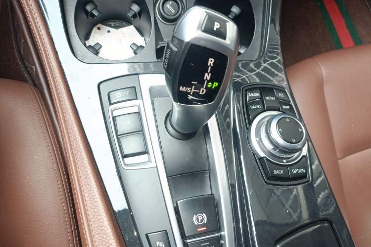 Used BMW 5 Series 2014 520Li Elegant Model
