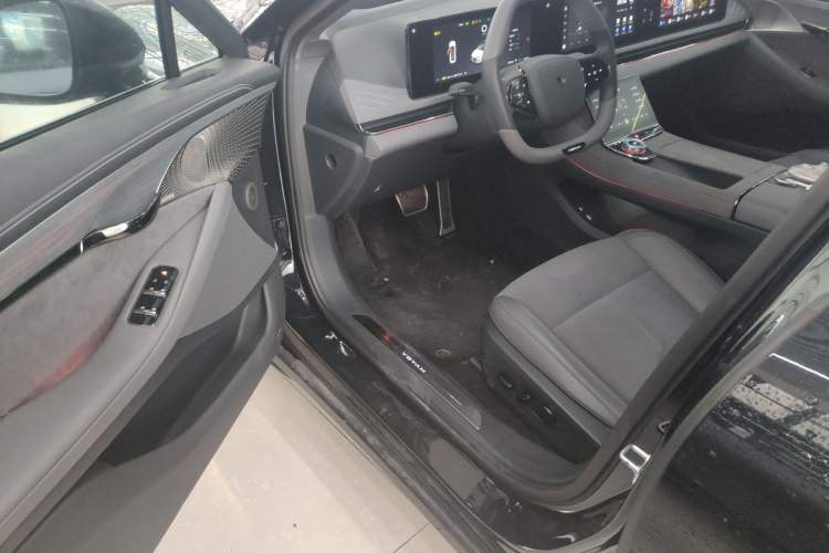 Used VOYAH PASSION 2024 PHEV Four-Wheel Drive Ultra-Long Range Flagship Model
