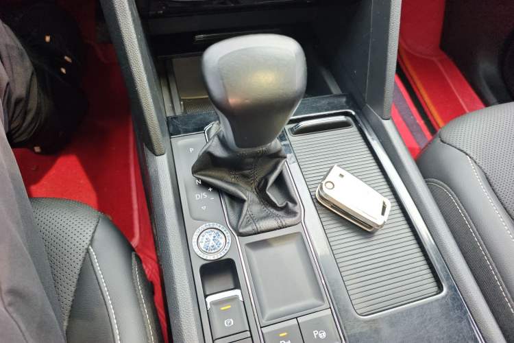 Used Volkswagen Teramont 2020 Revised Version 330TSI Two-Wheel Drive Luxury Edition Gear Lever