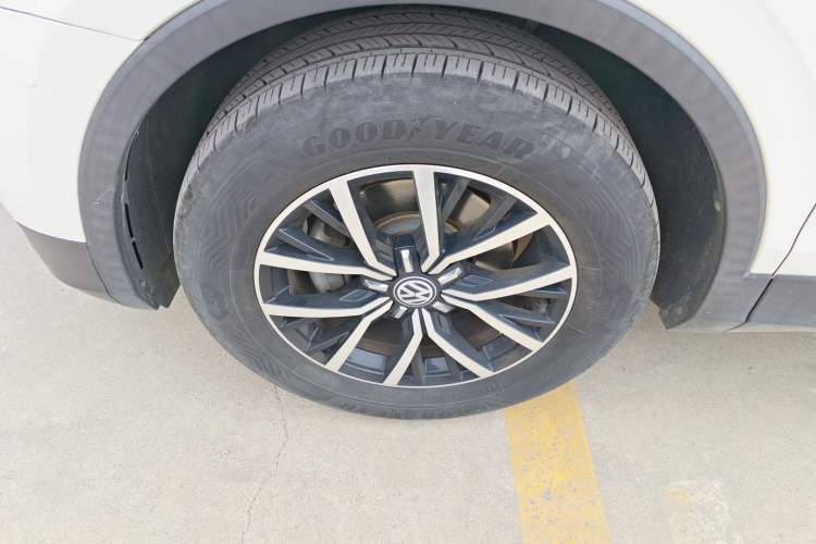 Used Volkswagen Tiguan L 2018 280TSI Automatic Two-Wheel Drive Comfort Edition Left Front Wheel Hub