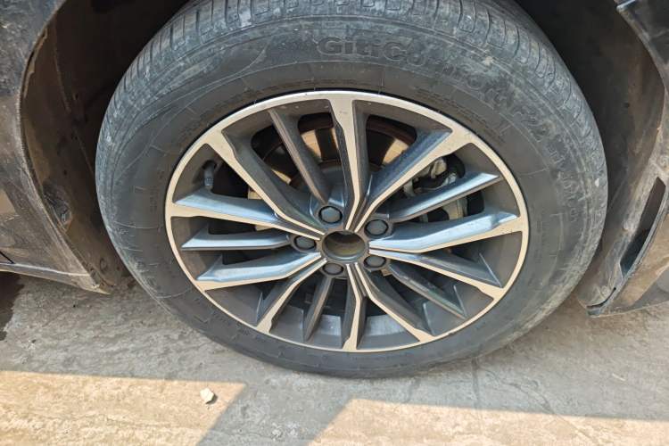 Used Geely Auto Preface 2023 2.0TD Luxury Version Right Front Wheel Hub