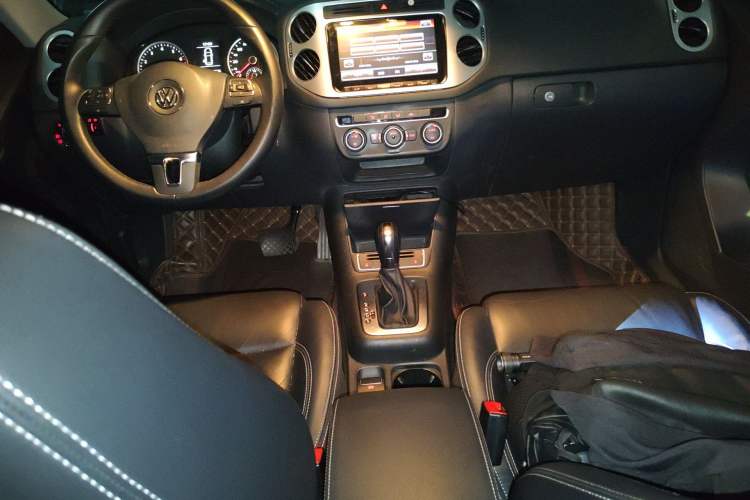 Used Volkswagen Tiguan 2016 300TSI Automatic Two-Wheel Drive Comfort Edition Center Console