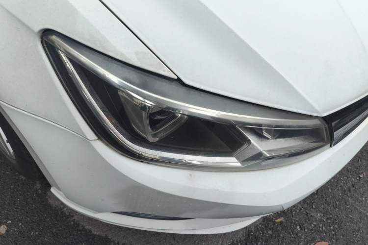 Used Volkswagen Lamando 2017 280TSI DSG Comfort Edition Right Front Headlight