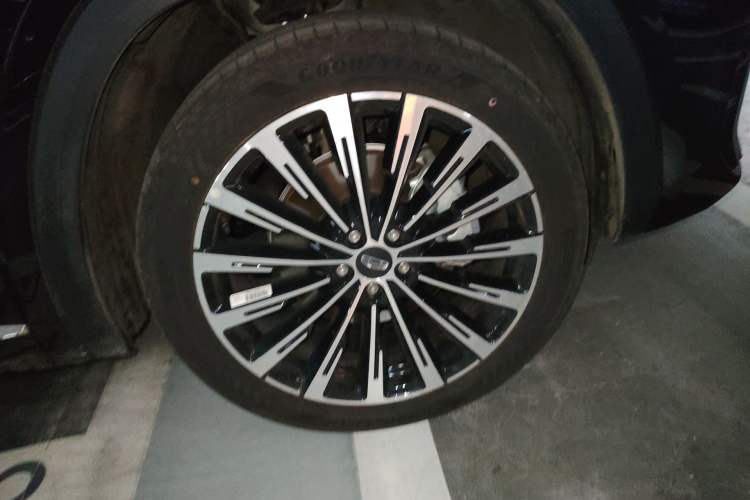 Used Geely Auto Monjaro L 2026 Model Oriental Yao 2.0TD Automatic Lanxing Edition Right Front Wheel Hub