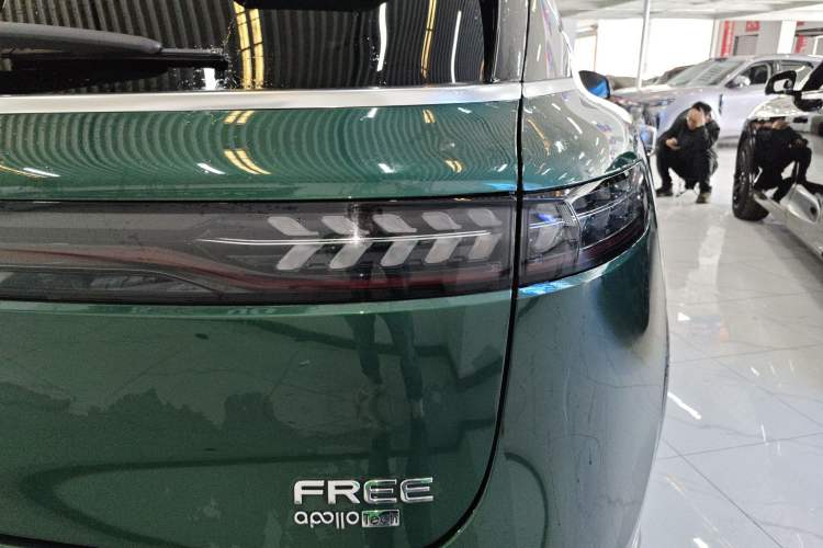 Used VOYAH FREE 2024 Ultra-Long Range Intelligent Driving Version Right Rear Taillight