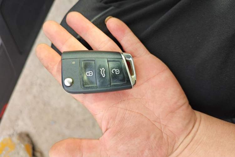 Used Volkswagen T-ROC 2019 280TSI DSG Two-Wheel-Drive Luxury Version China V Emission Standard